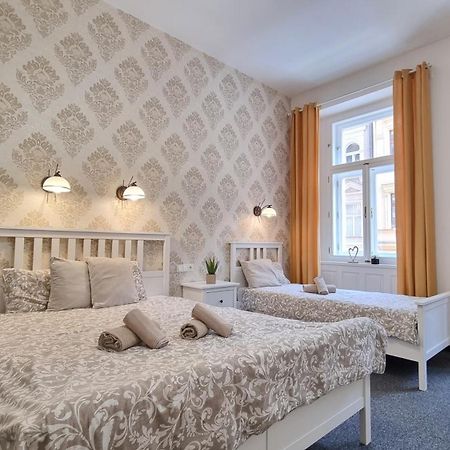 Finnem Rentals Tyrsova Praha Bagian luar foto