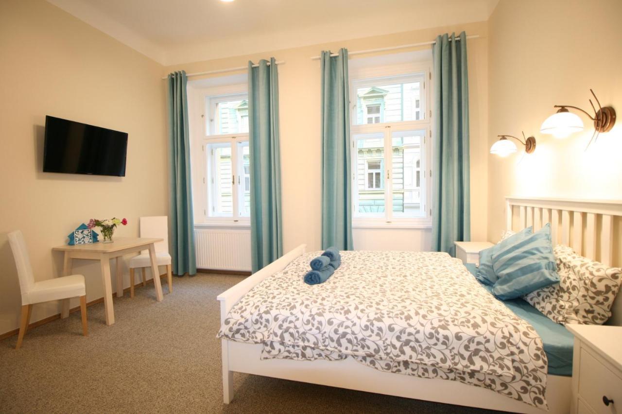 Finnem Rentals Tyrsova Praha Bagian luar foto