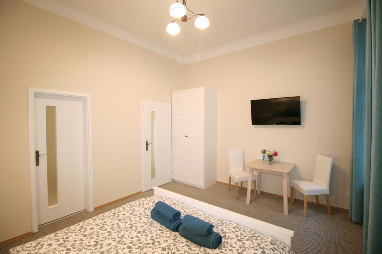 Finnem Rentals Tyrsova Praha Bagian luar foto
