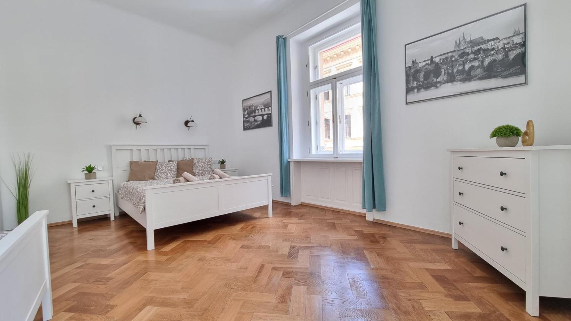 Finnem Rentals Tyrsova Praha Bagian luar foto