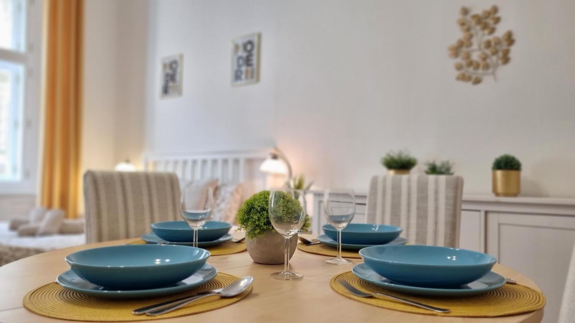 Finnem Rentals Tyrsova Praha Bagian luar foto