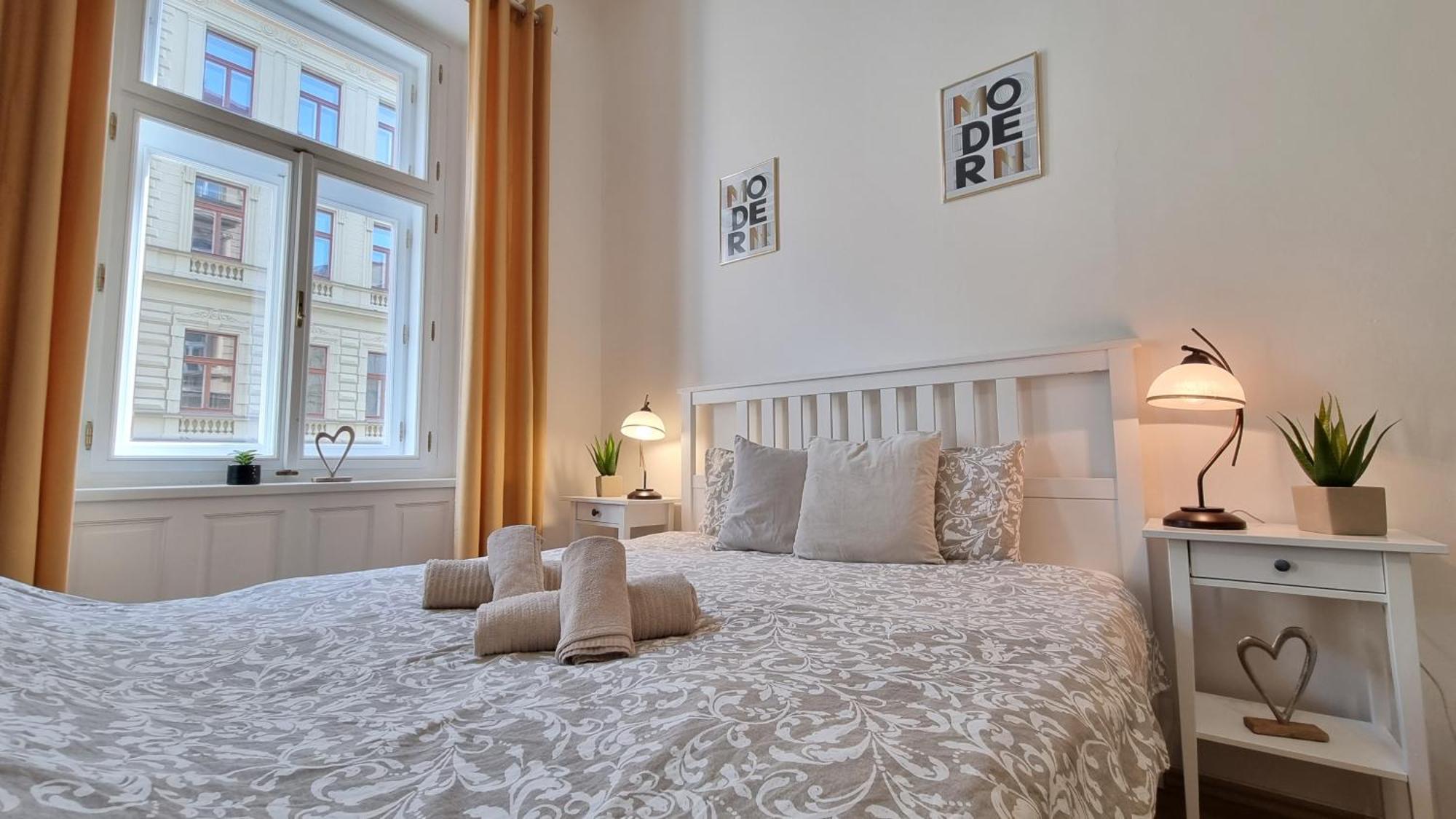 Finnem Rentals Tyrsova Praha Bagian luar foto
